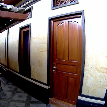 Indy House Hotell Ubud Exteriör bild