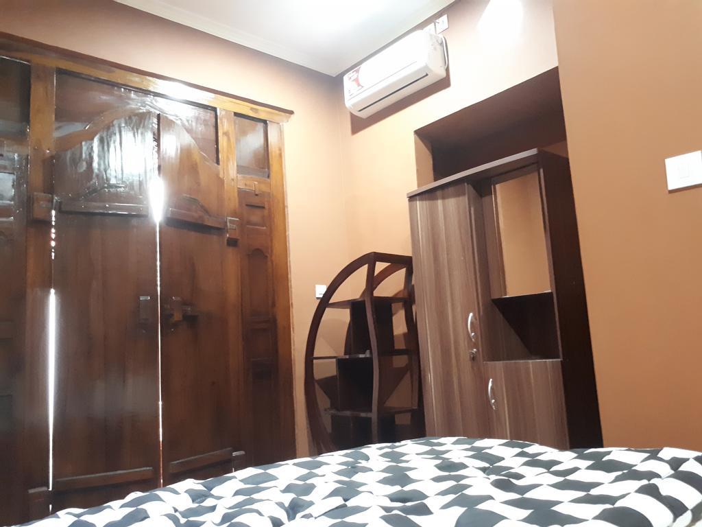 Indy House Hotell Ubud Exteriör bild